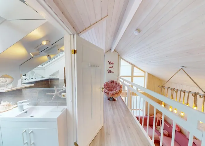 Semesterbostad Pink Und